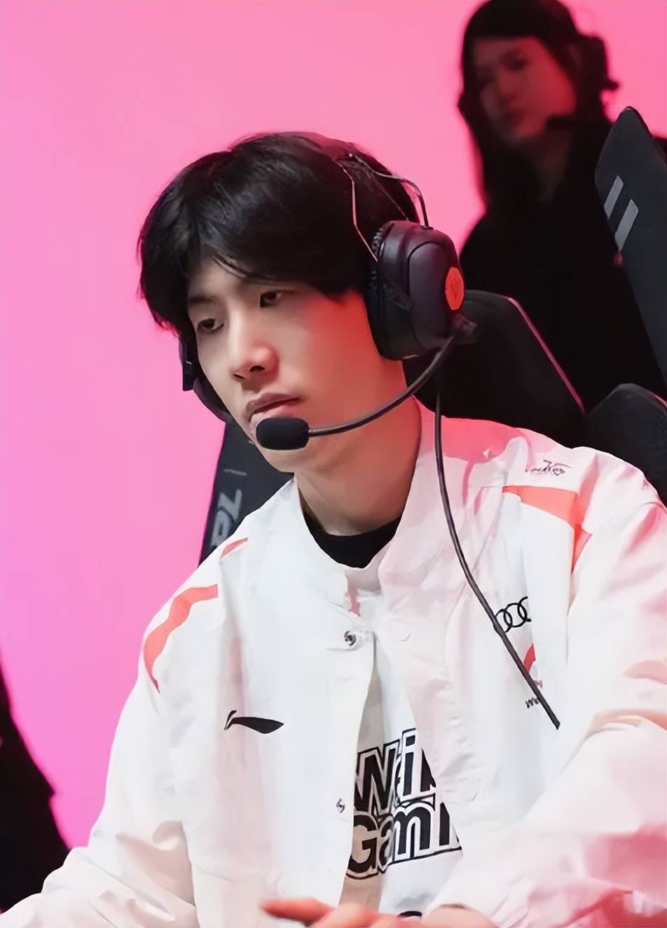 而取決於堅 而取決於堅