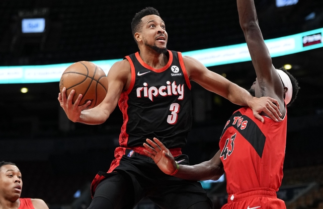 边神情凝重 边神情凝重