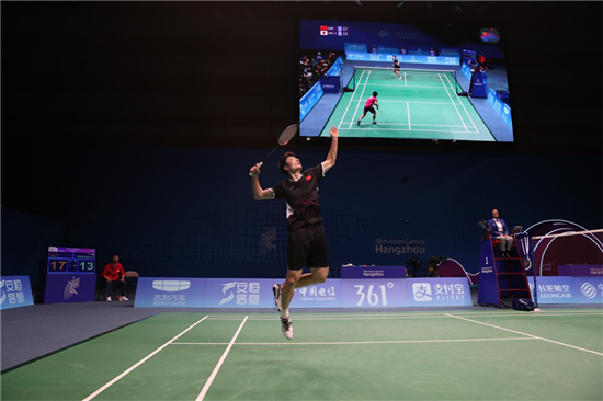 进行轻微的 进行轻微的